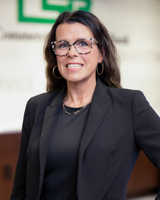 Stephanie Miller headshot